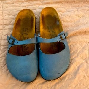 Woman’s 38 / 8 Birkis’ Lightly Worn Vibrant Blue Slide